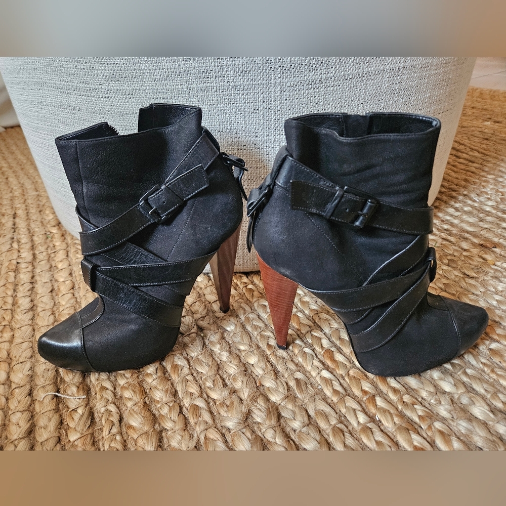 Report Signature Caleb Booties - image 1
